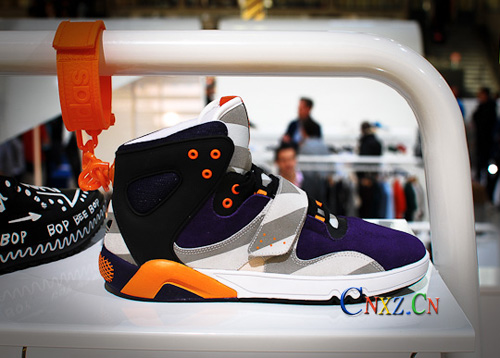 adidas Originals by Jeremy Scott 2012/ JS Roundhouse Mid Handcuff ع